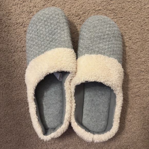 Shoes - Women’s Slippers